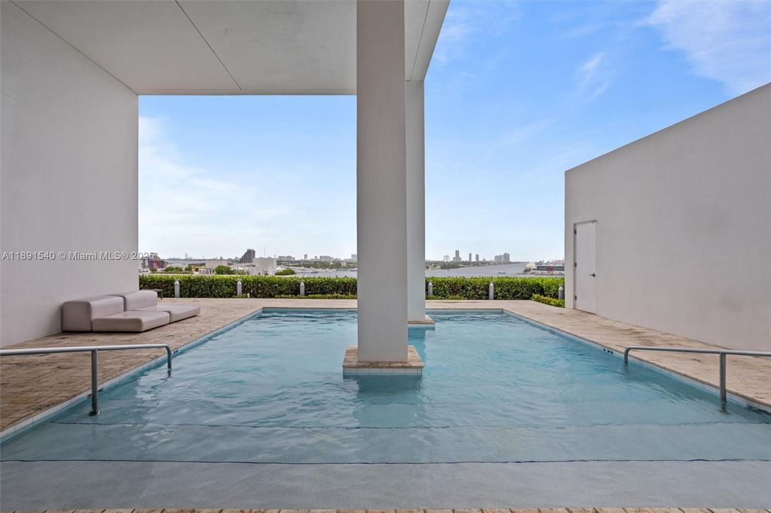 Vendido Recientemente: $545,000 (1 camas, 1 baños, 808 Pies cuadrados)