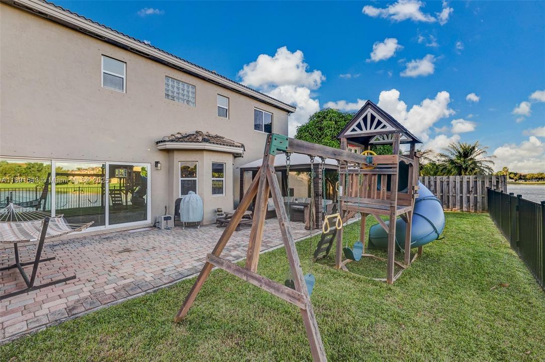 For Sale: $685,000 (3 beds, 2 baths, 2128 Square Feet)