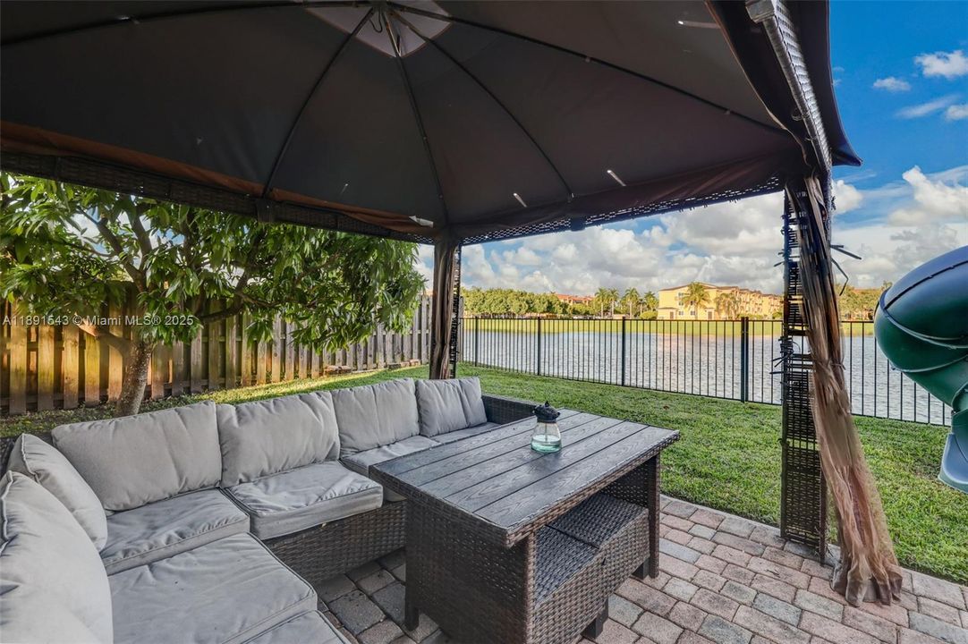 For Sale: $685,000 (3 beds, 2 baths, 2128 Square Feet)