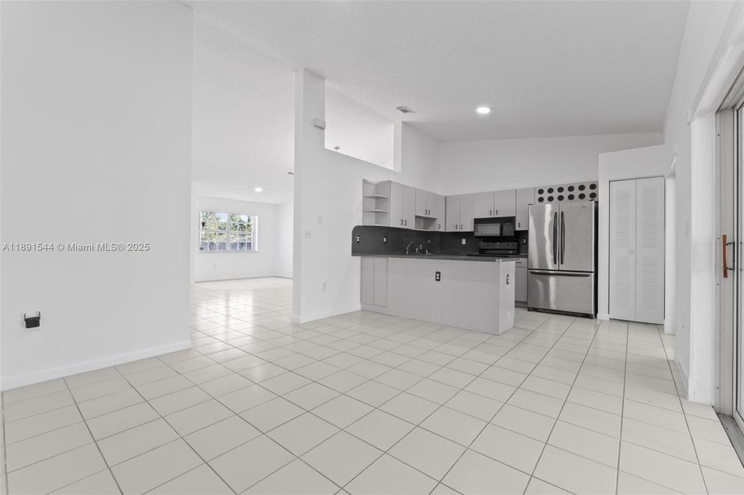 Recientemente alquilado: $3,500 (3 camas, 2 baños, 1487 Pies cuadrados)