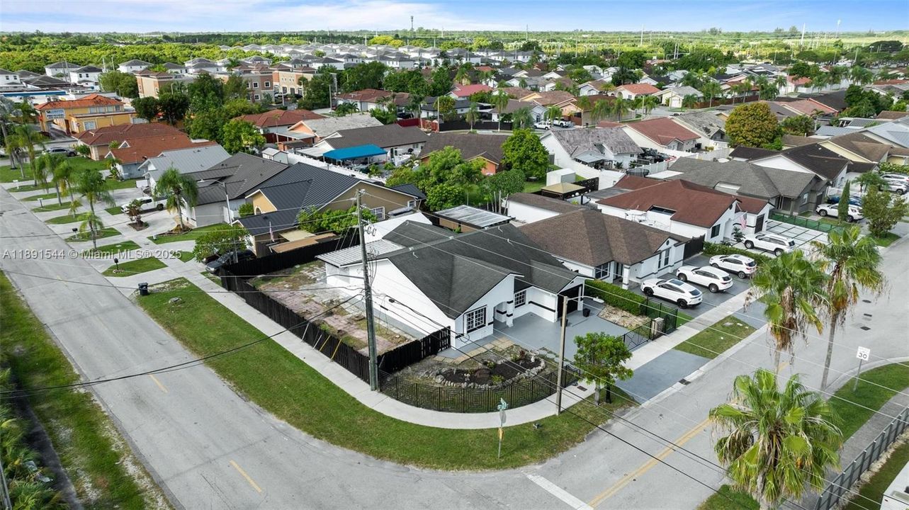 Recientemente alquilado: $3,500 (3 camas, 2 baños, 1487 Pies cuadrados)