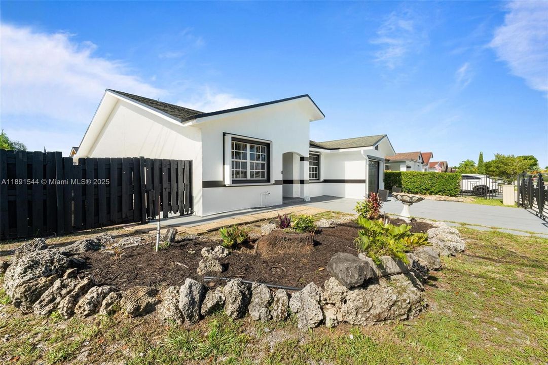 Recientemente alquilado: $3,500 (3 camas, 2 baños, 1487 Pies cuadrados)