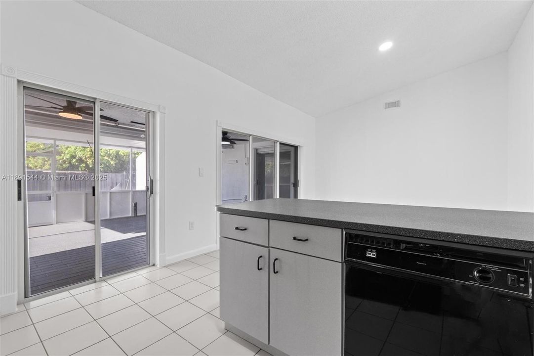 Recientemente alquilado: $3,500 (3 camas, 2 baños, 1487 Pies cuadrados)