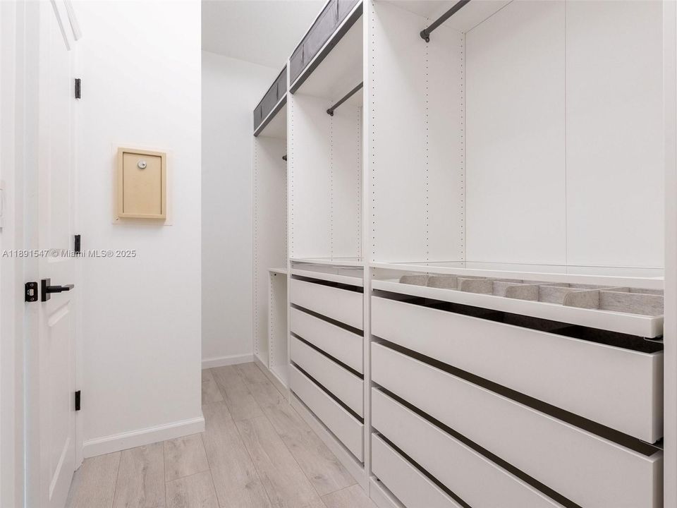 Active With Contract: $535,000 (3 beds, 2 baths, 1692 Square Feet)