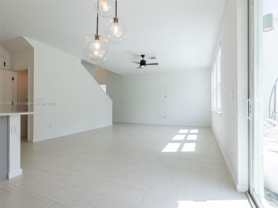 Active With Contract: $535,000 (3 beds, 2 baths, 1692 Square Feet)