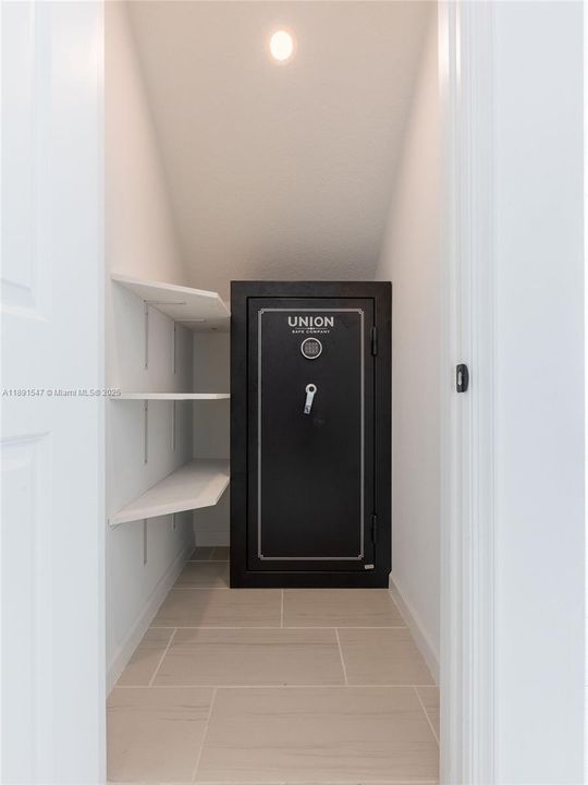 Active With Contract: $535,000 (3 beds, 2 baths, 1692 Square Feet)