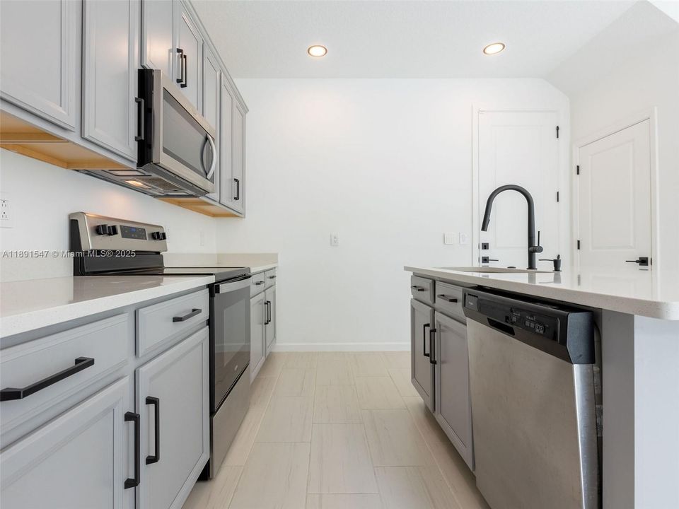 Active With Contract: $535,000 (3 beds, 2 baths, 1692 Square Feet)