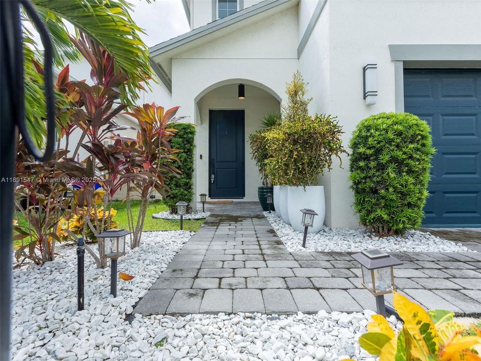 Active With Contract: $535,000 (3 beds, 2 baths, 1692 Square Feet)