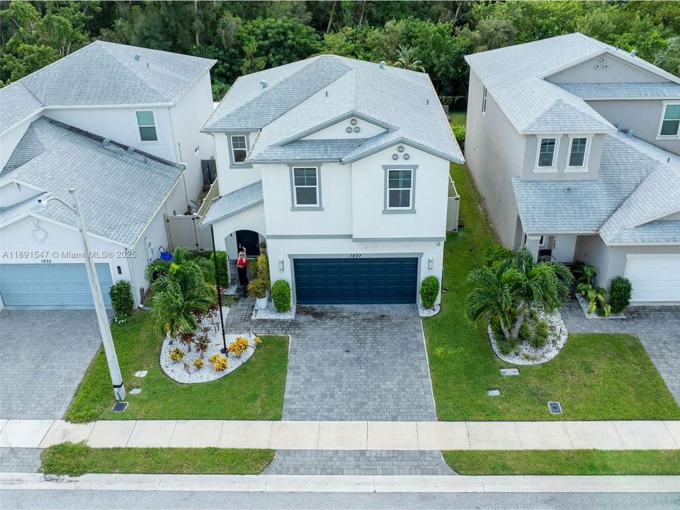 Active With Contract: $535,000 (3 beds, 2 baths, 1692 Square Feet)