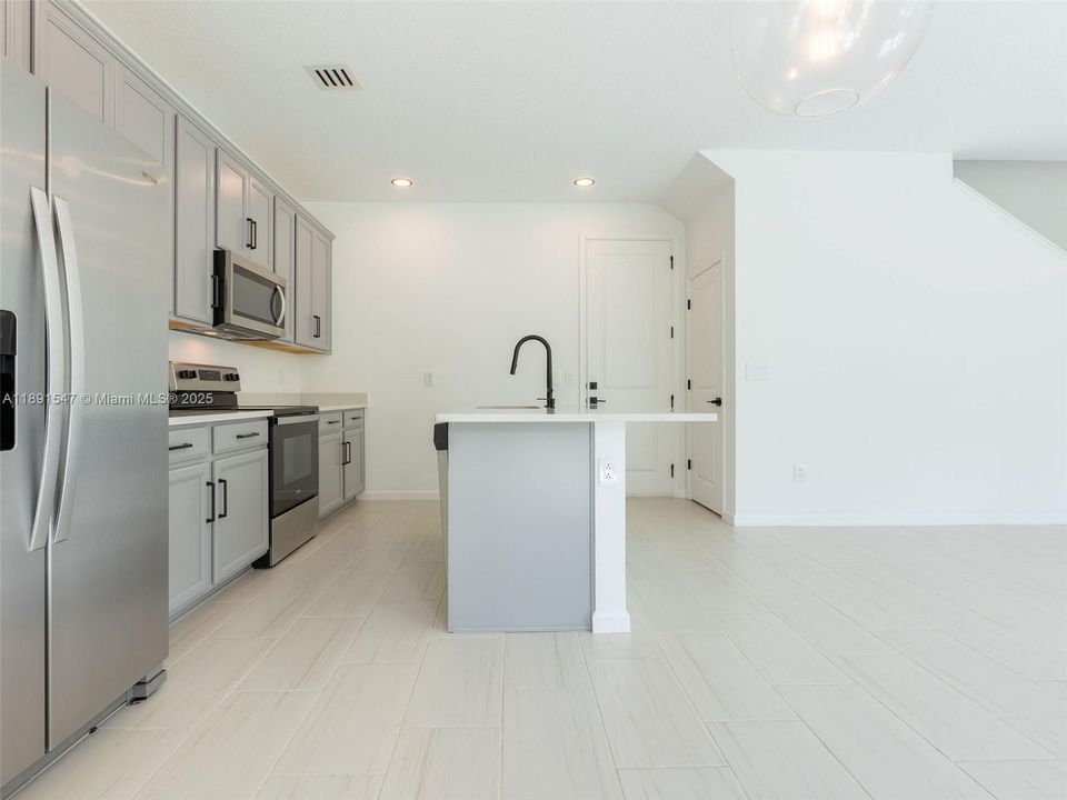 Active With Contract: $535,000 (3 beds, 2 baths, 1692 Square Feet)