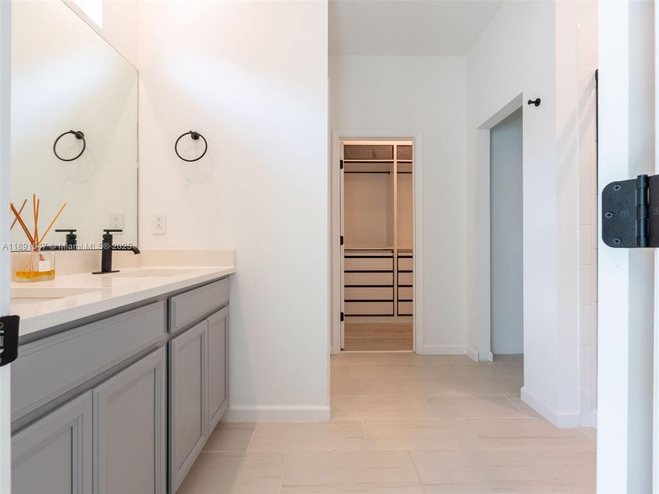 Active With Contract: $535,000 (3 beds, 2 baths, 1692 Square Feet)