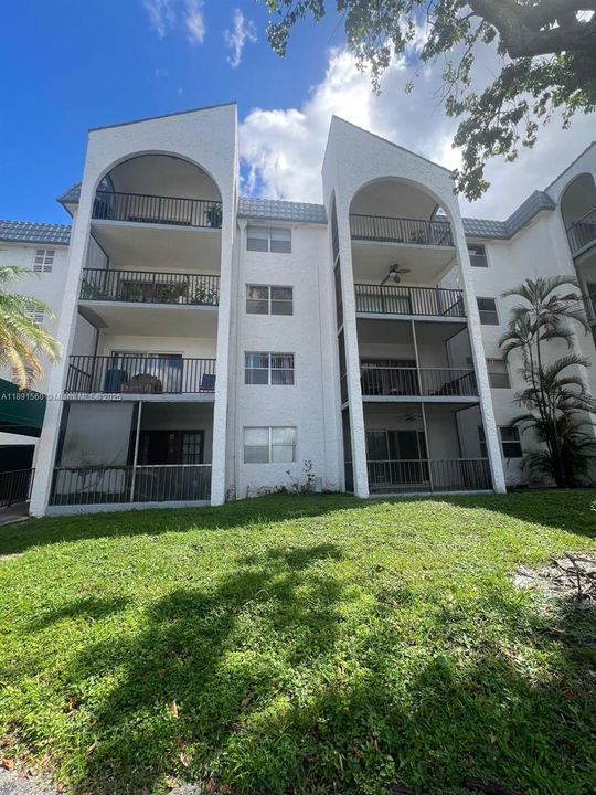 Active With Contract: $139,000 (2 beds, 2 baths, 1200 Square Feet)