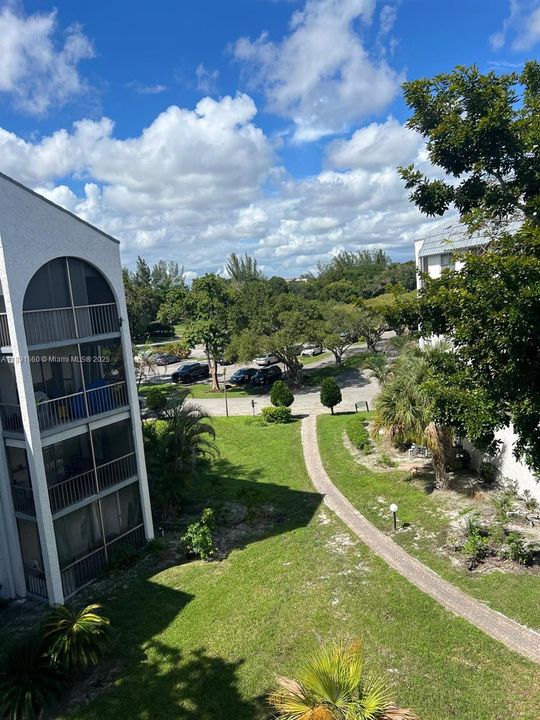 Active With Contract: $139,000 (2 beds, 2 baths, 1200 Square Feet)