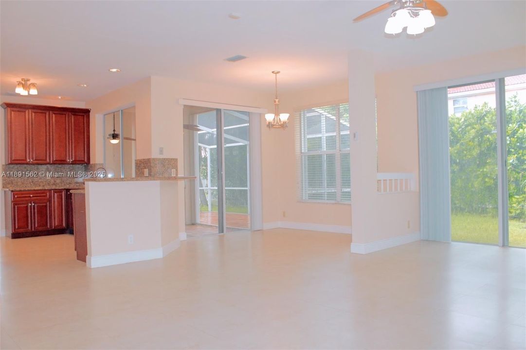 出租: $5,200 (4 贝兹, 3 浴室, 2830 平方英尺)