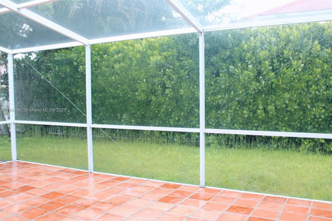 出租: $5,200 (4 贝兹, 3 浴室, 2830 平方英尺)