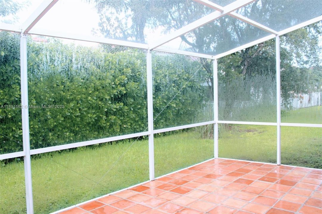 出租: $5,200 (4 贝兹, 3 浴室, 2830 平方英尺)