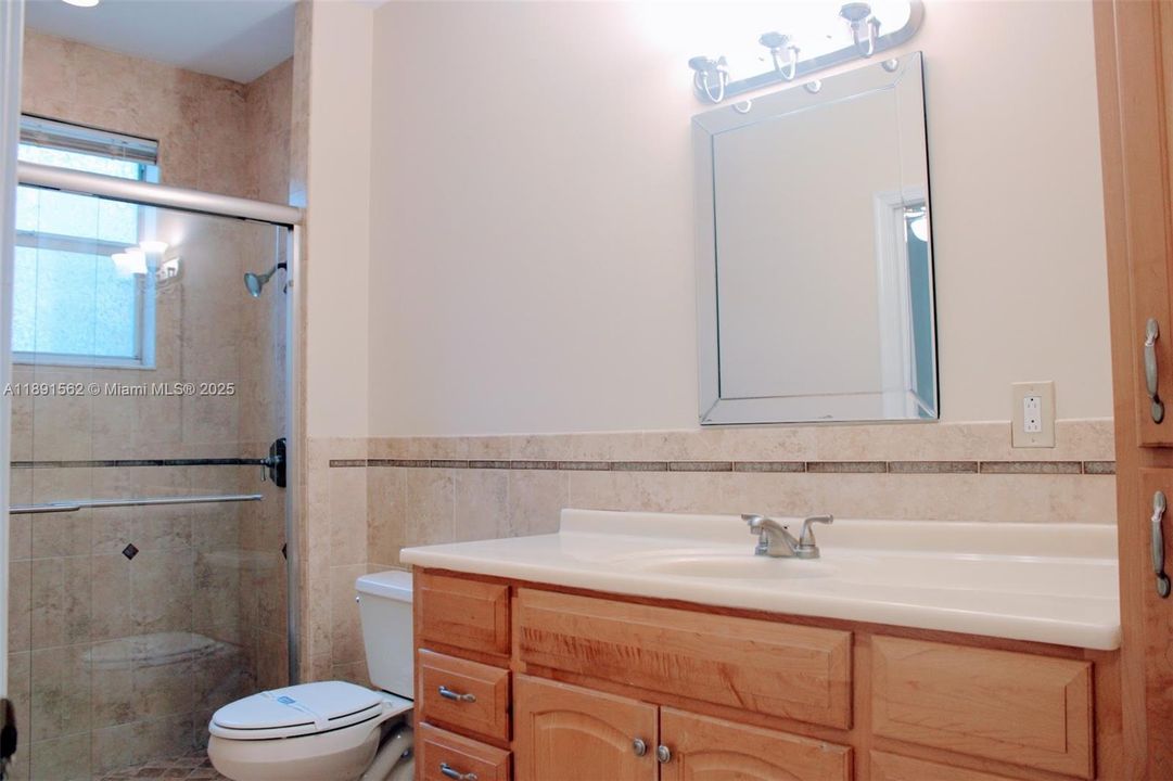 出租: $5,200 (4 贝兹, 3 浴室, 2830 平方英尺)