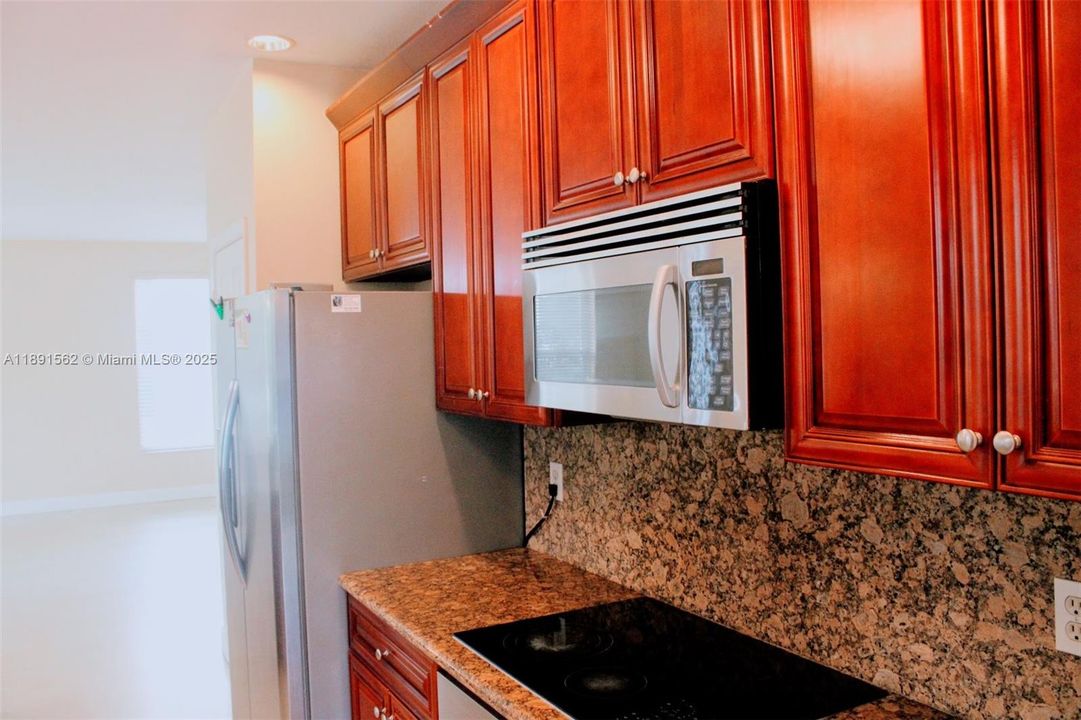 出租: $5,200 (4 贝兹, 3 浴室, 2830 平方英尺)