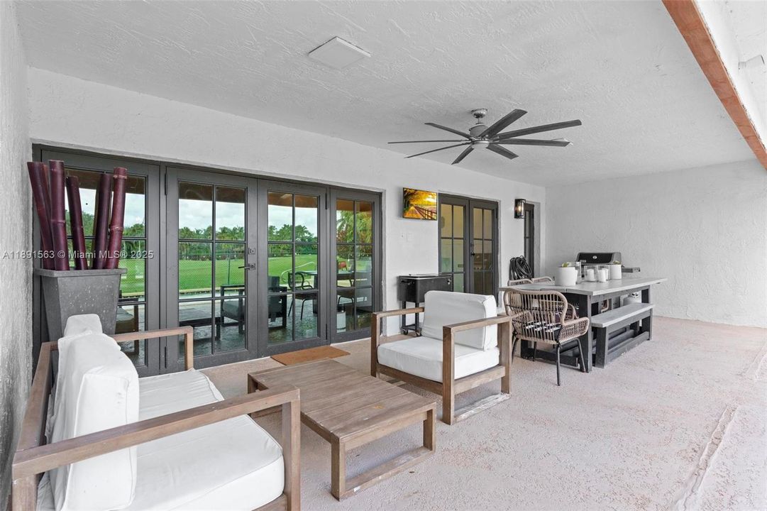 Active With Contract: $965,000 (4 beds, 2 baths, 2801 Square Feet)