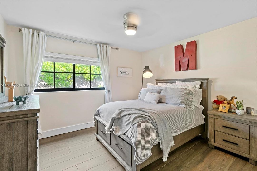 Active With Contract: $965,000 (4 beds, 2 baths, 2801 Square Feet)