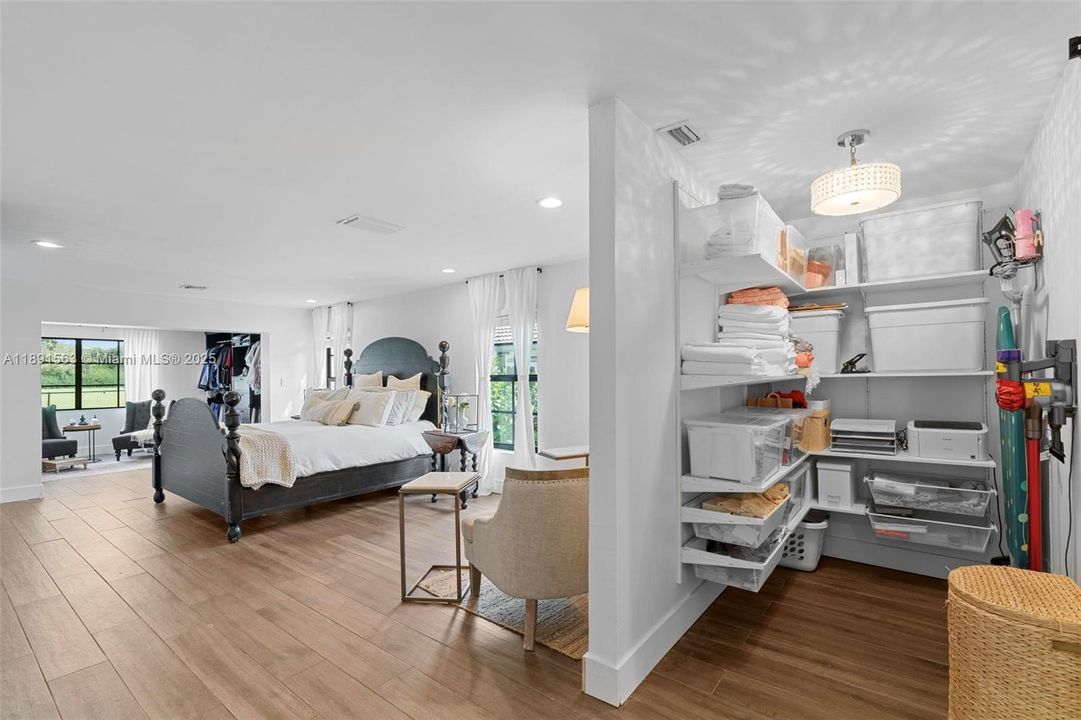 Active With Contract: $965,000 (4 beds, 2 baths, 2801 Square Feet)