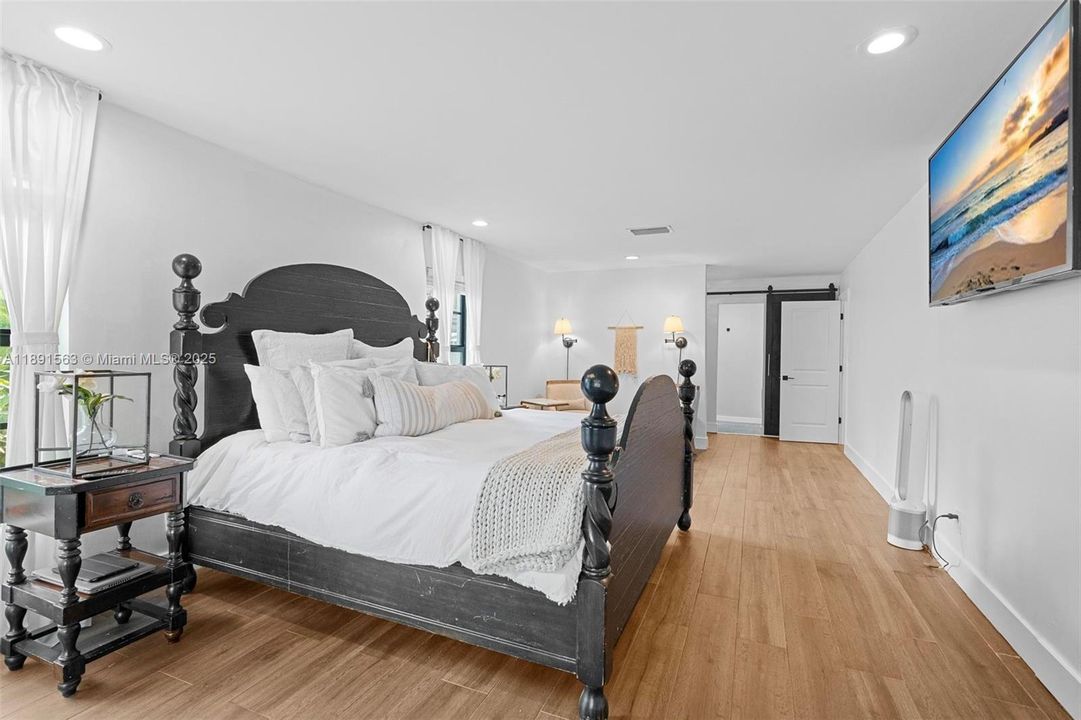 Active With Contract: $965,000 (4 beds, 2 baths, 2801 Square Feet)