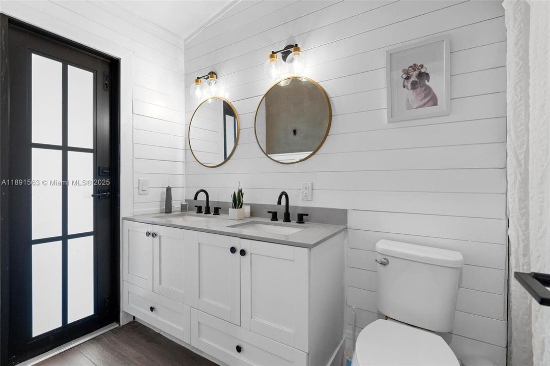 Active With Contract: $965,000 (4 beds, 2 baths, 2801 Square Feet)