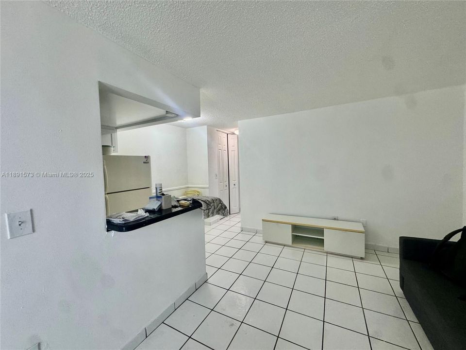 合同活跃: $2,000 (1 贝兹, 1 浴室, 490 平方英尺)