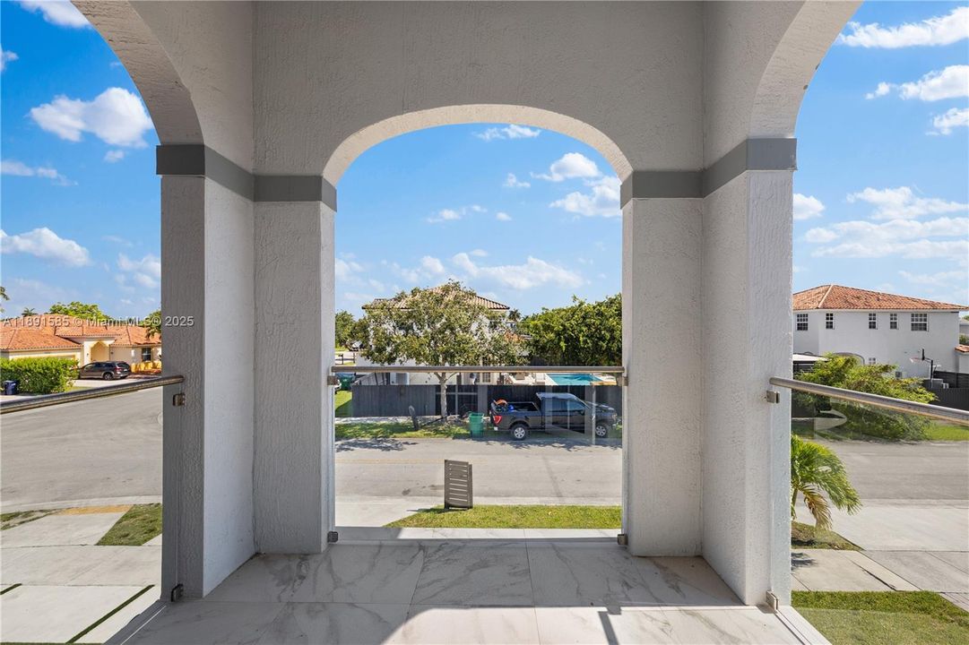 Recently Rented: $5,950 (4 beds, 3 baths, 2300 Square Feet)