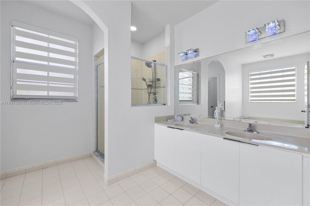 Recently Rented: $5,950 (4 beds, 3 baths, 2300 Square Feet)