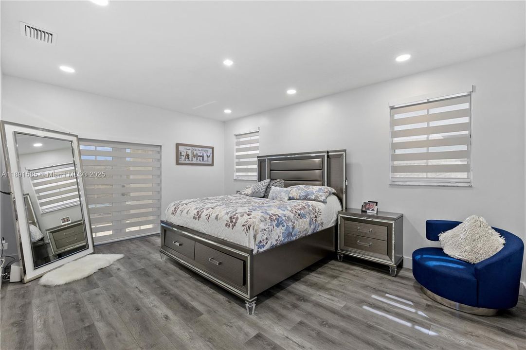 Recently Rented: $5,950 (4 beds, 3 baths, 2300 Square Feet)