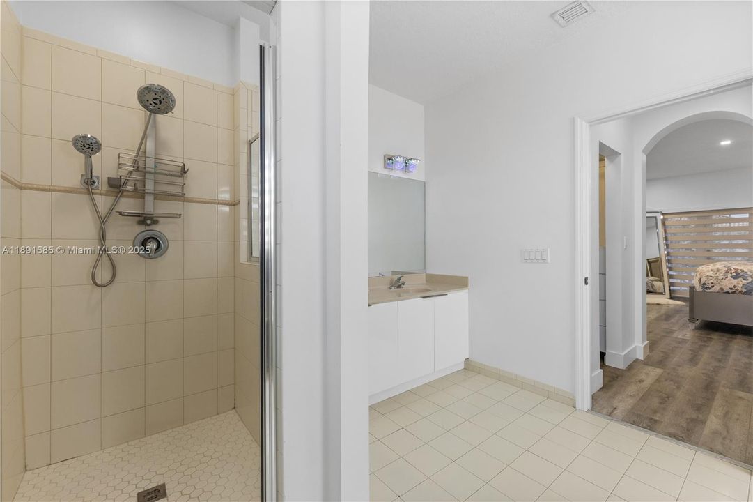 Recently Rented: $5,950 (4 beds, 3 baths, 2300 Square Feet)