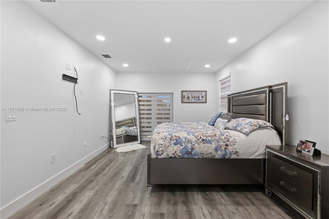 Recently Rented: $5,950 (4 beds, 3 baths, 2300 Square Feet)