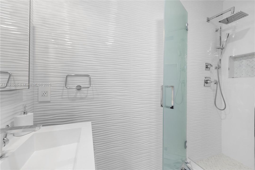 Recently Rented: $5,950 (4 beds, 3 baths, 2300 Square Feet)