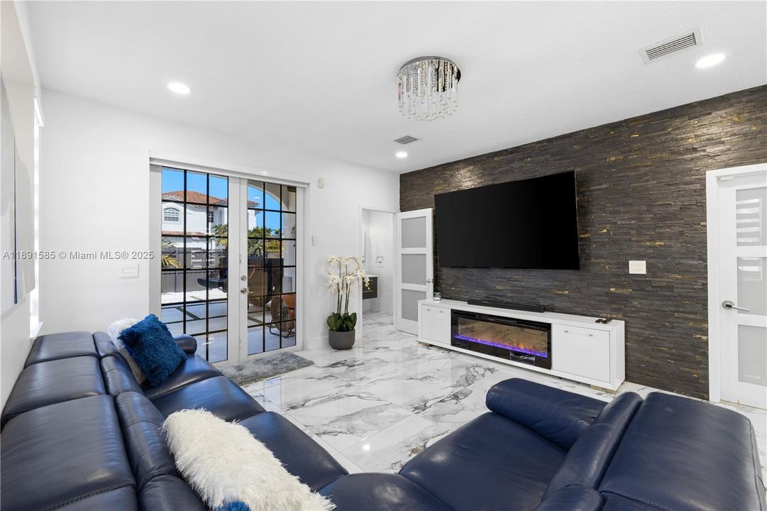 Recently Rented: $5,950 (4 beds, 3 baths, 2300 Square Feet)