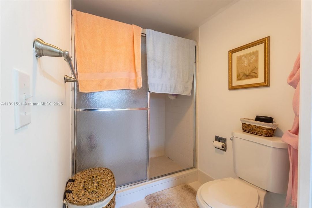 Activo con contrato: $239,000 (2 camas, 2 baños, 1364 Pies cuadrados)