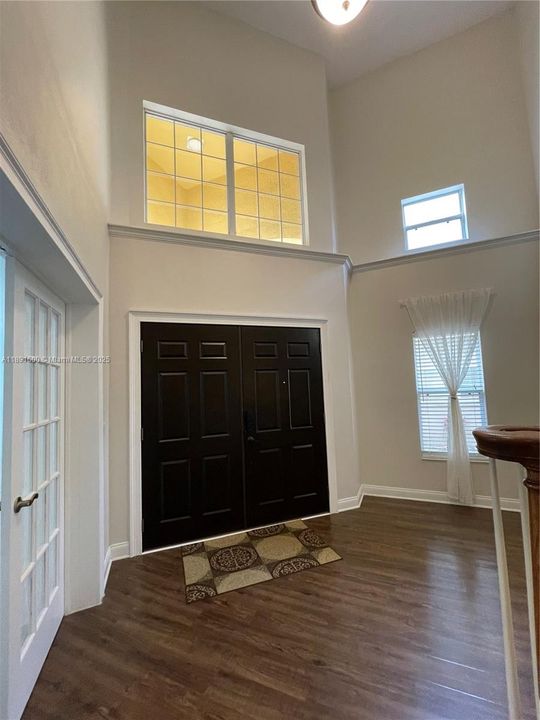 En Venta: $678,000 (3 camas, 2 baños, 2801 Pies cuadrados)