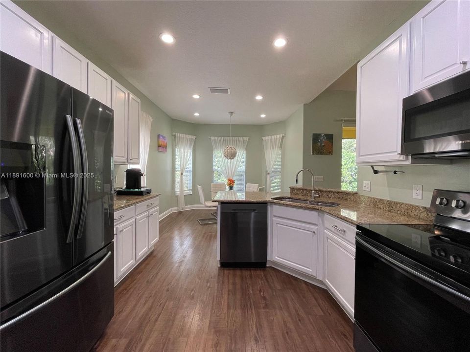 En Venta: $678,000 (3 camas, 2 baños, 2801 Pies cuadrados)