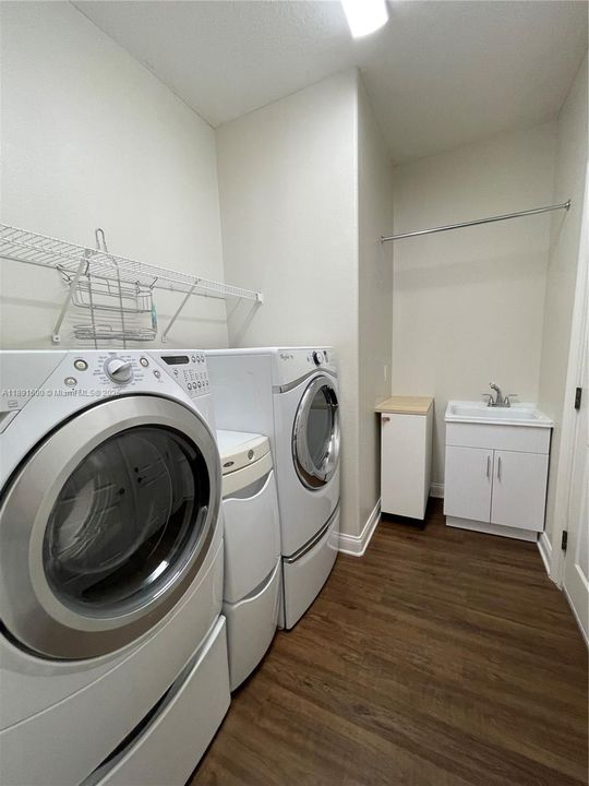 En Venta: $678,000 (3 camas, 2 baños, 2801 Pies cuadrados)