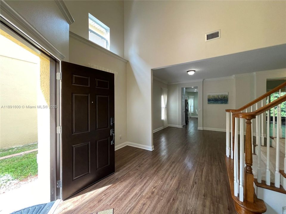 En Venta: $678,000 (3 camas, 2 baños, 2801 Pies cuadrados)