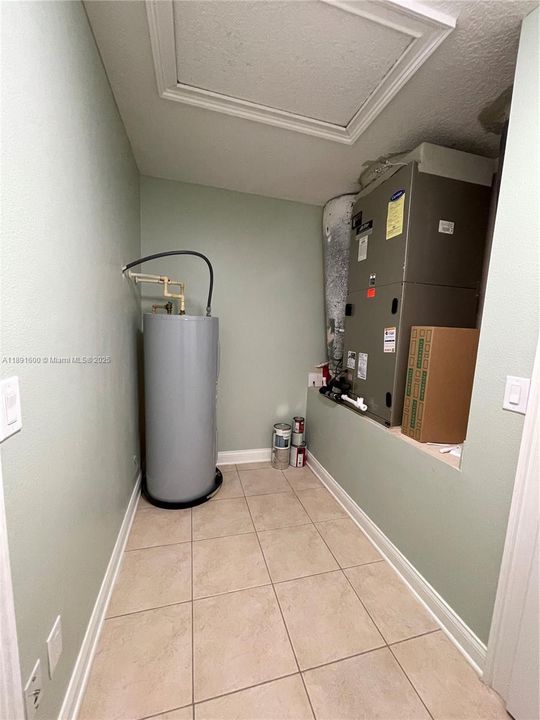 En Venta: $678,000 (3 camas, 2 baños, 2801 Pies cuadrados)