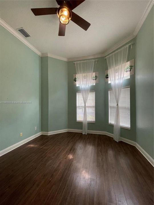 En Venta: $678,000 (3 camas, 2 baños, 2801 Pies cuadrados)