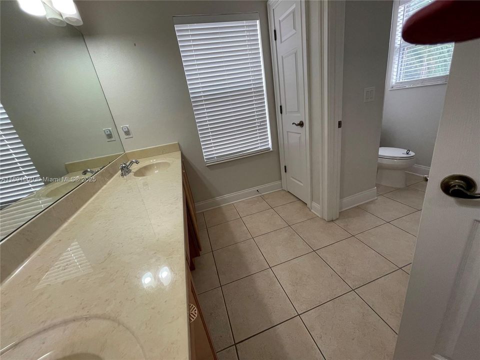 En Venta: $678,000 (3 camas, 2 baños, 2801 Pies cuadrados)