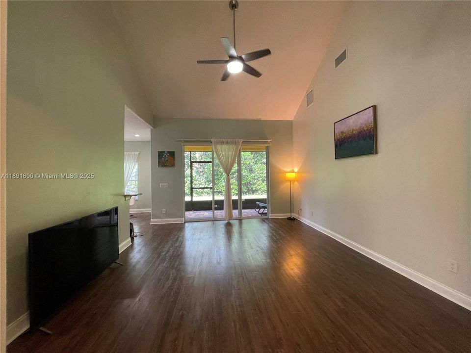 En Venta: $678,000 (3 camas, 2 baños, 2801 Pies cuadrados)