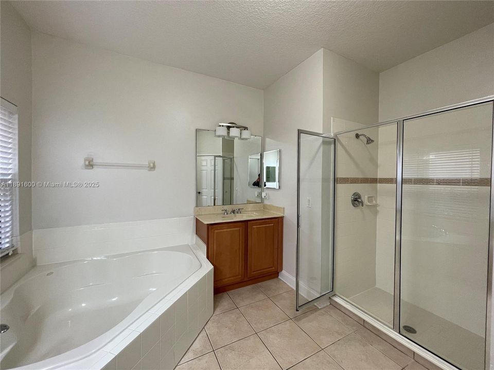 En Venta: $678,000 (3 camas, 2 baños, 2801 Pies cuadrados)