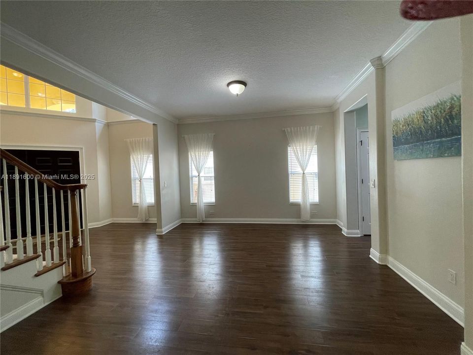 En Venta: $678,000 (3 camas, 2 baños, 2801 Pies cuadrados)