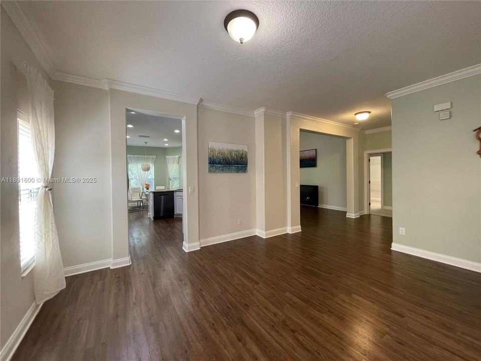 En Venta: $678,000 (3 camas, 2 baños, 2801 Pies cuadrados)