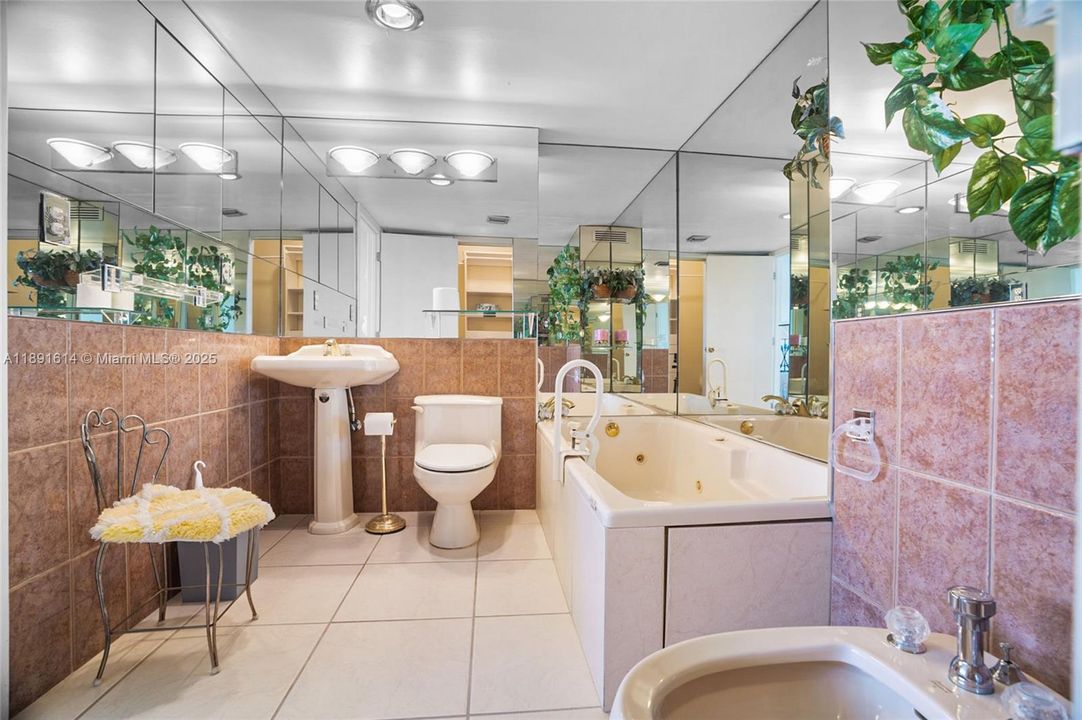 Recently Sold: $530,000 (2 beds, 2 baths, 1752 Square Feet)