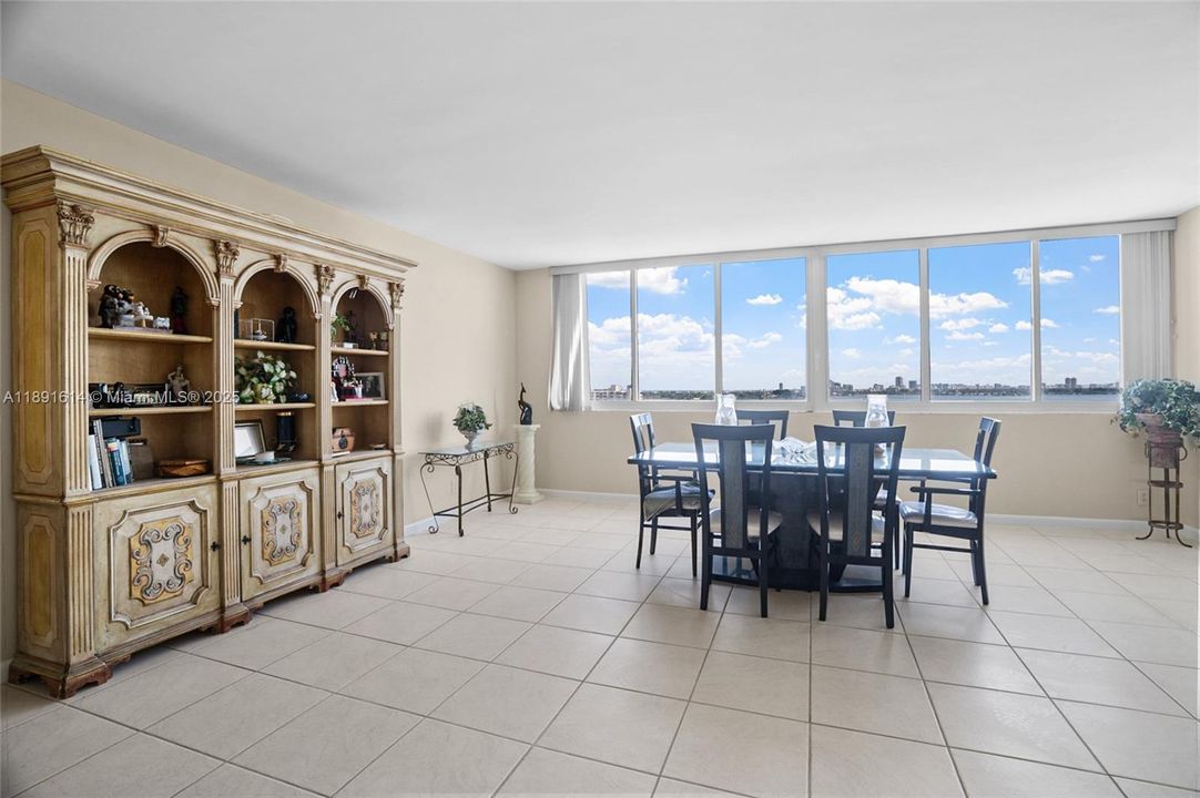 Recently Sold: $530,000 (2 beds, 2 baths, 1752 Square Feet)