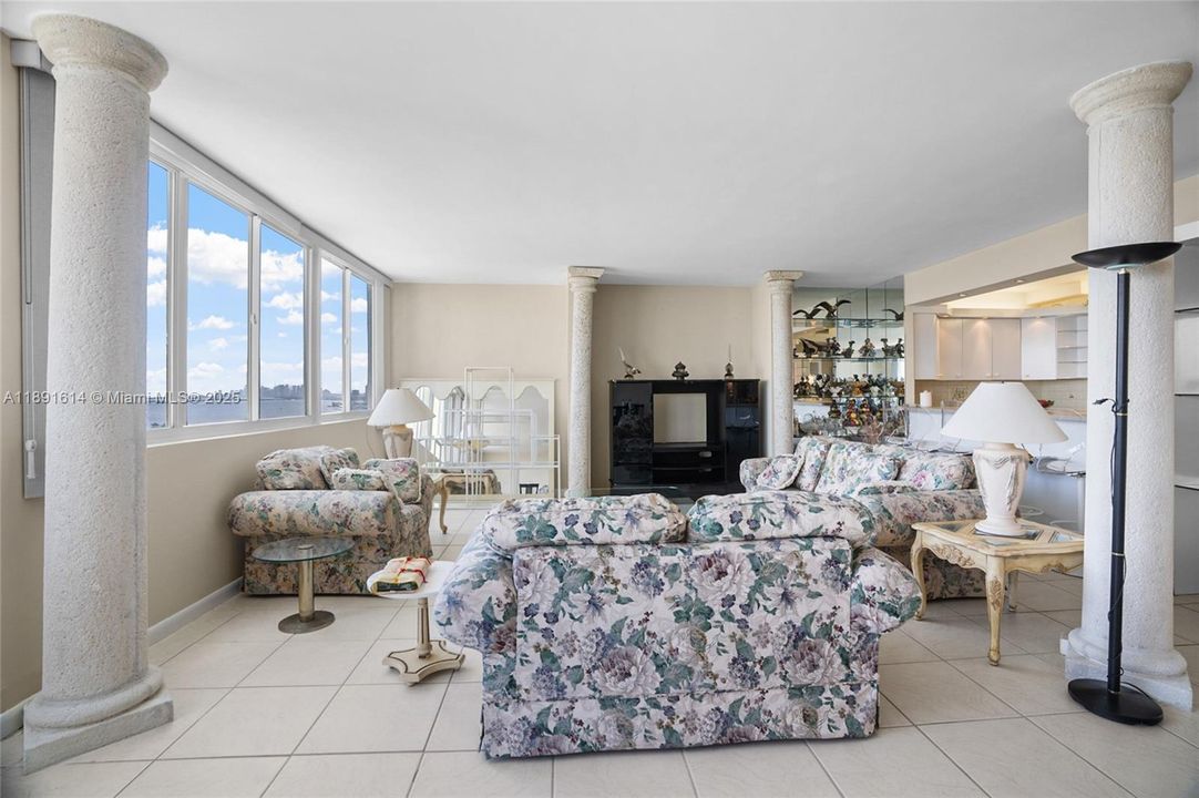 Recently Sold: $530,000 (2 beds, 2 baths, 1752 Square Feet)